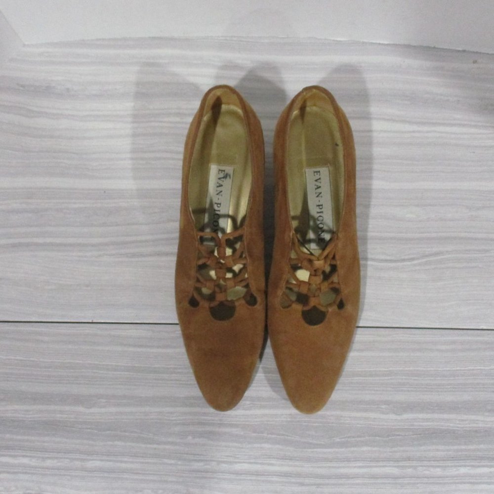 Bone Nude Classic Pumps by Evan-Picone